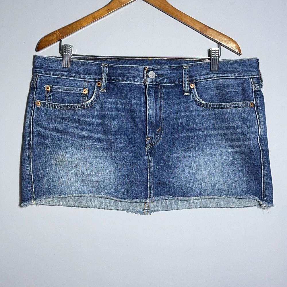 Levis Y2K Micro Mini‎ Skirt Womens Size 31 Denim Blue Raw Hem Festival
